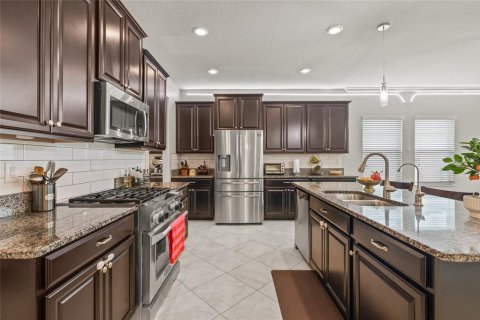 House in Land O' Lakes, Florida 5 bedrooms, 350.52 sq.m. № 1679214 - photo 5