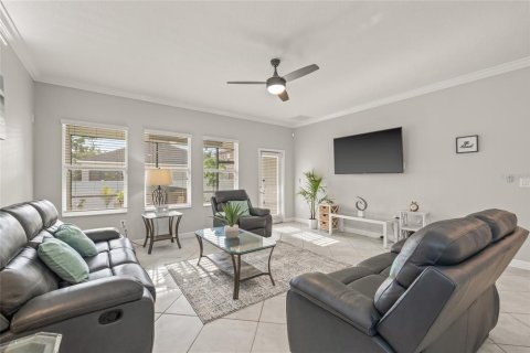 House in Land O' Lakes, Florida 5 bedrooms, 350.52 sq.m. № 1679214 - photo 13