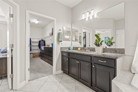House in Land O' Lakes, Florida 5 bedrooms, 350.52 sq.m. № 1679214 - photo 27