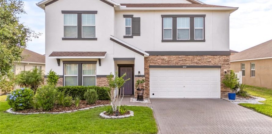 House in Land O' Lakes, Florida 5 bedrooms, 350.52 sq.m. № 1679214