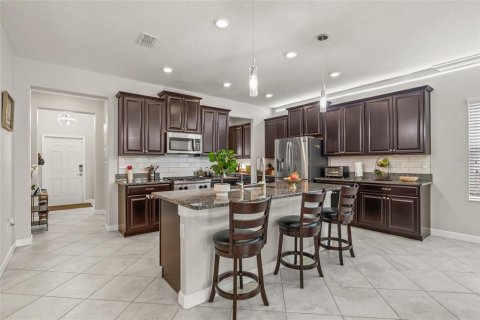House in Land O' Lakes, Florida 5 bedrooms, 350.52 sq.m. № 1679214 - photo 7