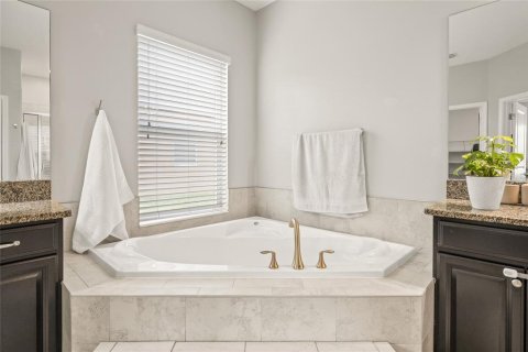 House in Land O' Lakes, Florida 5 bedrooms, 350.52 sq.m. № 1679214 - photo 25