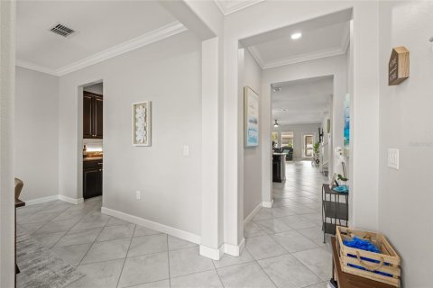 House in Land O' Lakes, Florida 5 bedrooms, 350.52 sq.m. № 1679214 - photo 18