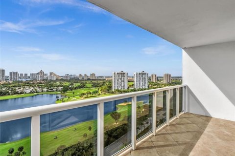 Купить кондоминиум в Авентура, Флорида 3 комнаты, 70.14м2, № 2178079 - фото 2