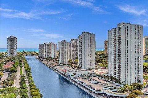 Купить кондоминиум в Авентура, Флорида 3 комнаты, 70.14м2, № 2178079 - фото 15