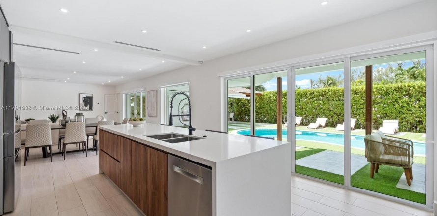Casa en Miami, Florida 4 dormitorios, 205.31 m2 № 1664910