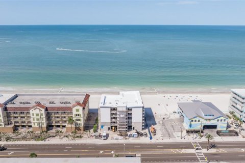 Condo in Madeira Beach, Florida, 2 bedrooms  № 1755481 - photo 18