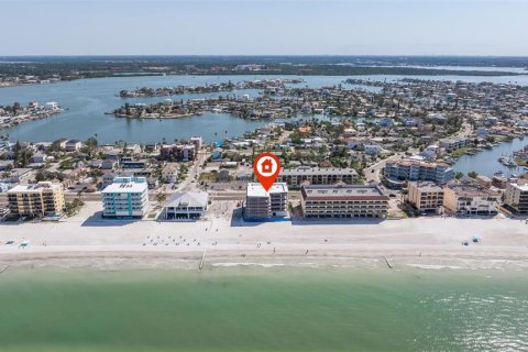 Condo in Madeira Beach, Florida, 2 bedrooms  № 1755481 - photo 26