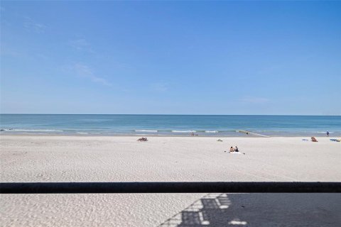 Condo in Madeira Beach, Florida, 2 bedrooms  № 1755481 - photo 15