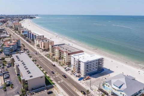 Condo in Madeira Beach, Florida, 2 bedrooms  № 1755481 - photo 19