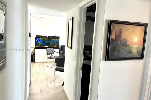 Купить кондоминиум в Майами, Флорида 2 спальни, 75.53м2, № 2005652 - фото 3