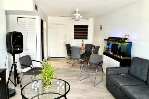 Кондоминиум с 2 спальнями в Майами, Флорида № 2005652