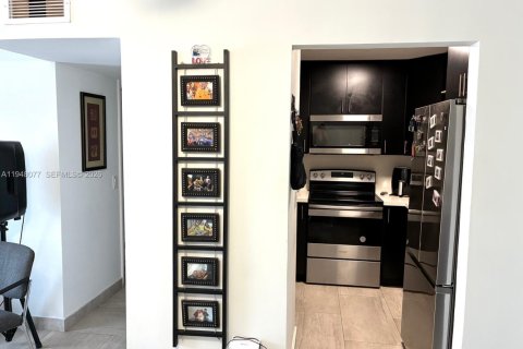 Купить кондоминиум в Майами, Флорида 2 спальни, 75.53м2, № 2005652 - фото 2