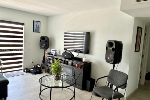 Купить кондоминиум в Майами, Флорида 2 спальни, 75.53м2, № 2005652 - фото 4