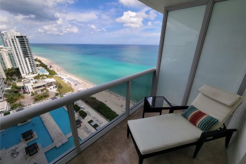 Condo in Hallandale Beach, Florida, 1 bedroom  № 1888822 - photo 18