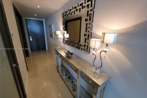 Condo in Hallandale Beach, Florida, 1 bedroom  № 1888822 - photo 22