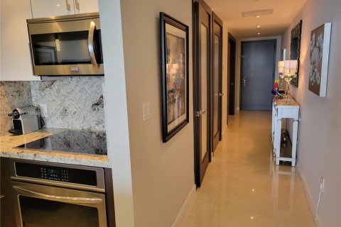 Condo in Hallandale Beach, Florida, 1 bedroom  № 1888822 - photo 23