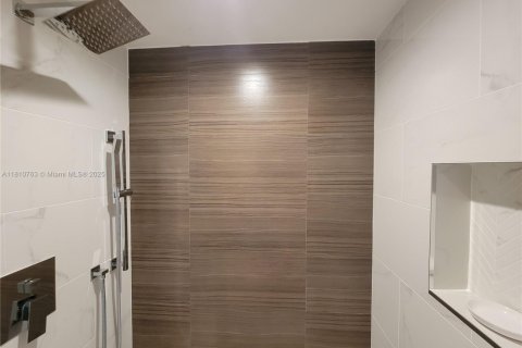 Condo in Hallandale Beach, Florida, 1 bedroom  № 1888822 - photo 30