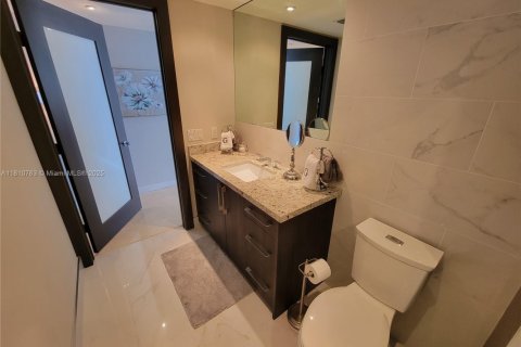 Condo in Hallandale Beach, Florida, 1 bedroom  № 1888822 - photo 12