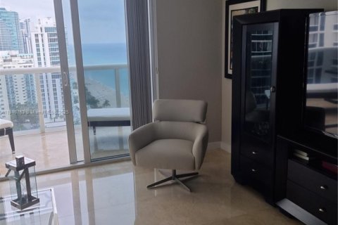Condo in Hallandale Beach, Florida, 1 bedroom  № 1888822 - photo 4