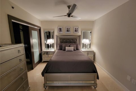 Condo in Hallandale Beach, Florida, 1 bedroom  № 1888822 - photo 13