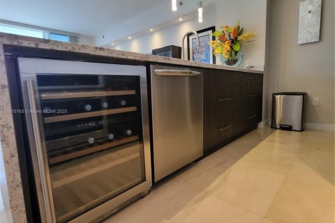 Condo in Hallandale Beach, Florida, 1 bedroom  № 1888822 - photo 26