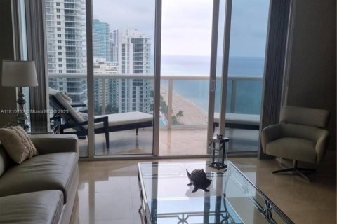 Condo in Hallandale Beach, Florida, 1 bedroom  № 1888822 - photo 3