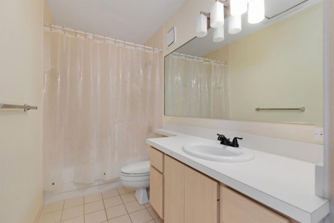 Adosado en venta en Lake Clarke Shores, Florida, 2 dormitorios, 127.65 m2 № 2146749 - foto 15