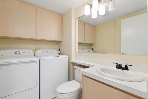 Adosado en venta en Lake Clarke Shores, Florida, 2 dormitorios, 127.65 m2 № 2146749 - foto 11