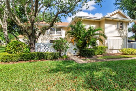 Adosado en Lake Clarke Shores, Florida 2 dormitorios, 127.65 m2 № 2146749