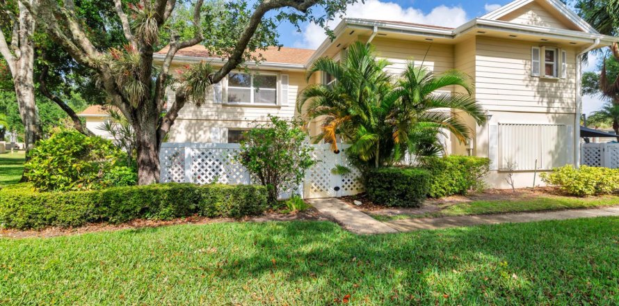 Adosado en Lake Clarke Shores, Florida 2 dormitorios, 127.65 m2 № 2146749