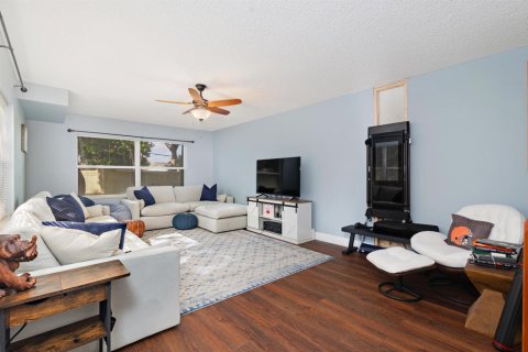 Adosado en venta en Lake Clarke Shores, Florida, 2 dormitorios, 127.65 m2 № 2146749 - foto 3