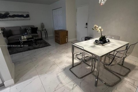 Снять в аренду квартиру в Майами, Флорида 2 спальни, 100.89м2, № 1973056 - фото 9