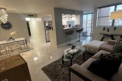 Снять в аренду квартиру в Майами, Флорида 2 спальни, 100.89м2, № 1973056 - фото 3