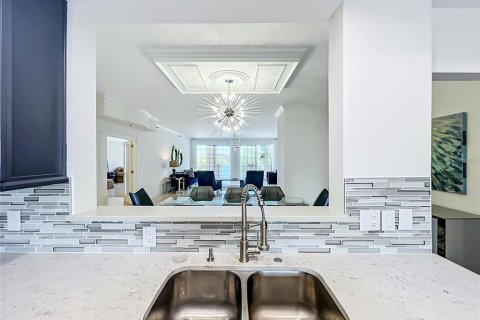Condo in Orlando, Florida, 3 bedrooms  № 2403655 - photo 19