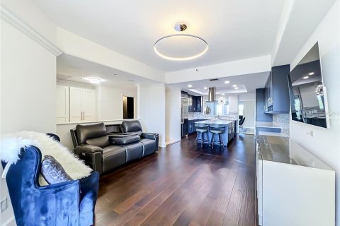 Condo in Orlando, Florida, 3 bedrooms  № 2403655 - photo 11