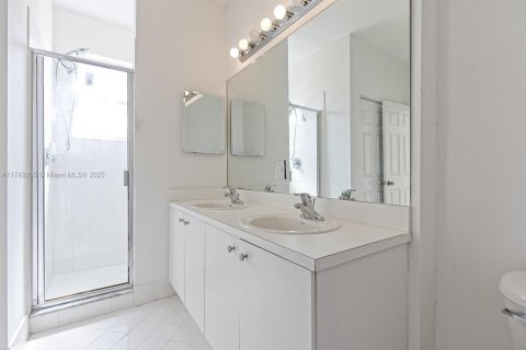 Townhouse in Homestead, Florida 3 bedrooms, 135.27 sq.m. № 1693439 - photo 15