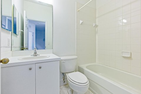 Townhouse in Homestead, Florida 3 bedrooms, 135.27 sq.m. № 1693439 - photo 21