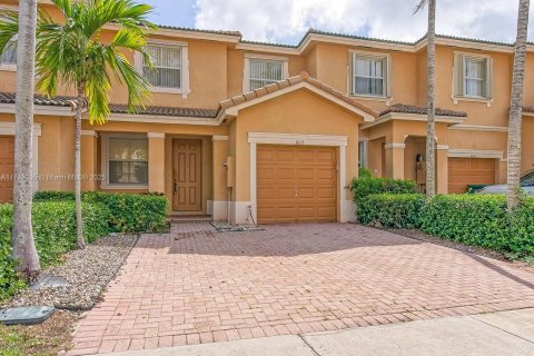 Townhouse in Homestead, Florida 3 bedrooms, 135.27 sq.m. № 1693439 - photo 1