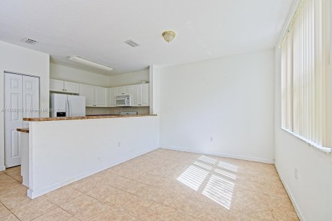 Townhouse in Homestead, Florida 3 bedrooms, 135.27 sq.m. № 1693439 - photo 9