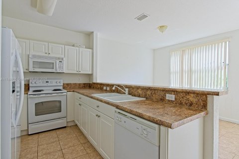 Townhouse in Homestead, Florida 3 bedrooms, 135.27 sq.m. № 1693439 - photo 4