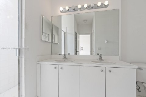 Townhouse in Homestead, Florida 3 bedrooms, 135.27 sq.m. № 1693439 - photo 14