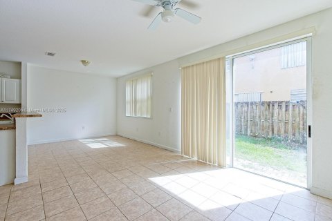 Townhouse in Homestead, Florida 3 bedrooms, 135.27 sq.m. № 1693439 - photo 10