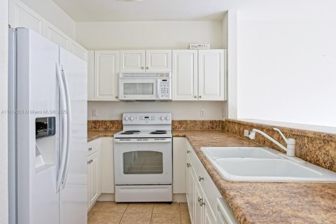 Townhouse in Homestead, Florida 3 bedrooms, 135.27 sq.m. № 1693439 - photo 6