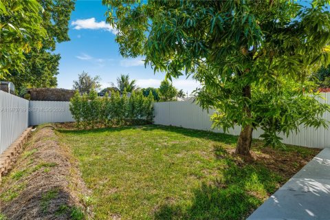 Touwnhouse à vendre à Miami, Floride: 3 chambres № 2031454 - photo 13