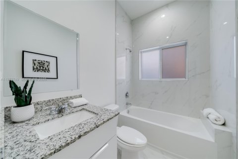 Touwnhouse à vendre à Miami, Floride: 3 chambres № 2031454 - photo 11