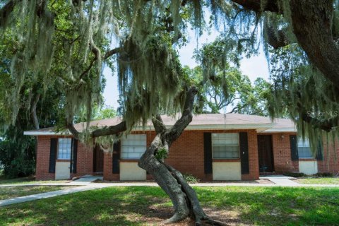 Commercial property in Auburndale, Florida 4 bedrooms, 172.8 sq.m. № 1757920 - photo 1