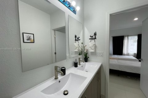 Villa ou maison à louer à Florida City, Floride: 5 chambres, 209.03 m2 № 2079682 - photo 12