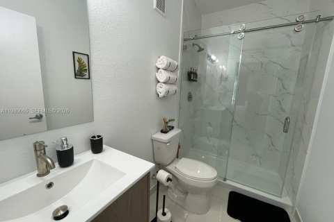 Villa ou maison à louer à Florida City, Floride: 5 chambres, 209.03 m2 № 2079682 - photo 11