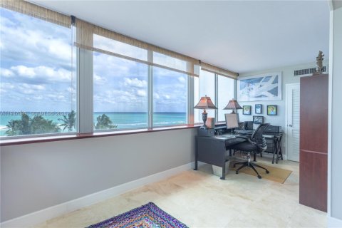 Condo in Miami Beach, Florida, 2 bedrooms  № 2003259 - photo 6